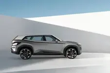 P90445540-bmw-concept-xm-studio-11-21-600px.webp