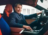 ve-gran-coup-designed-by-jeff-koons--bmw-ag--600px.webp