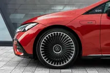 mercedes-amg-eqe43-8.webp