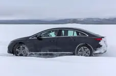 98-mercedes-eqe-ice-drive-2022-side-pan.webp