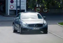 2015-mercedes-benz-cls-facelift-spotted-with-minimal-camo_2.webp