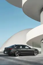 P90458165-the-new-bmw-760i-xdrive-04-2022-600px.webp