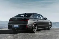 P90458256-der-neue-bmw-760i-xdrive-04-2022-600px.webp