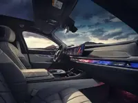 P90458404-the-new-bmw-m760e-xdrive-04-2022-600px.webp