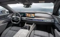 P90458233-the-new-bmw-i7-xdrive60-04-2022-600px.webp