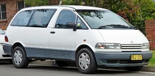 1996-2000_Toyota_Tarago_%28TCR10R%29_GLi_van_02.webp