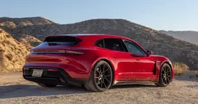 2022-Porsche-Taycan-Cross-Turismo-GTS-01.webp