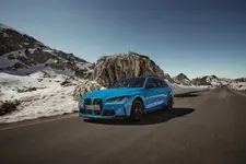 m3-touring-with-m-performance-parts-07-2022-2250px.webp