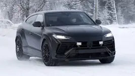 Lamborghini%20Urus%20facelift%20spies.webp