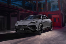 2023-Lamborghini-Urus-S-00003.webp