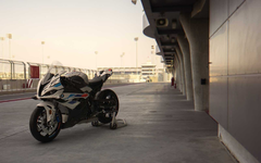 P90479749-the-new-bmw-s-1000-rr-09-2022-2400px.webp