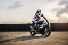 P90480033-the-new-bmw-s-1000-rr-09-2022-2248px.webp