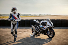 P90480034-the-new-bmw-s-1000-rr-09-2022-2248px.webp