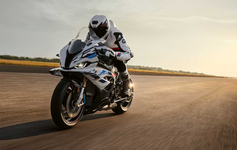 P90480036-the-new-bmw-s-1000-rr-09-2022-2362px.webp