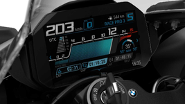 P90479696-the-new-bmw-s-1000-rr-09-2022-2666px.webp
