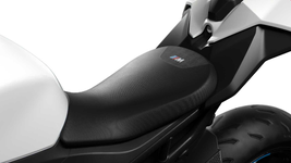 P90479702-the-new-bmw-s-1000-rr-09-2022-2666px.webp