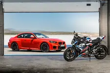 ue-bmw-m2-und-die-neue-bmw-m-1000-r-10-2022-2249px.webp