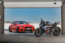 ue-bmw-m2-und-die-neue-bmw-m-1000-r-10-2022-2249px.webp