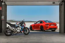 ue-bmw-m2-und-die-neue-bmw-m-1000-r-10-2022-2249px.webp