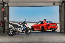 ue-bmw-m2-und-die-neue-bmw-m-1000-r-10-2022-2249px.webp