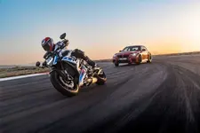 ue-bmw-m2-und-die-neue-bmw-m-1000-r-10-2022-2250px.webp