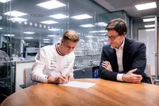 Mick_Schumacher_joins_Mercedes_AMG_PETRONAS_F1_Team_as_Reserve_Driver_for_2023_4_hi_res.webp