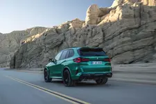 r-neue-bmw-x5-m-competition-dynamic-02-2023-2250px.webp