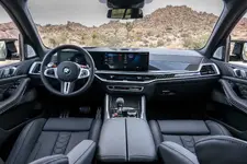 -neue-bmw-x5-m-competition-interior-02-2023-2250px.webp