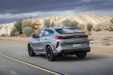 bmw-x6-m-competition-active-driving-02-2023-2250px.webp