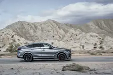 bmw-x6-m-competition-active-driving-02-2023-2250px.webp