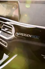 hydrogen-on-location-antwerp-belgium-02-2023-999px.webp