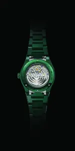 Introducing the Girard-Perregaux Laureato Green Ceramic Aston Martin Edition (3).webp