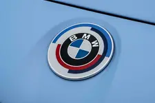 -bmw-m2-zandvoort-blau-on-location-exterior-2250px.webp