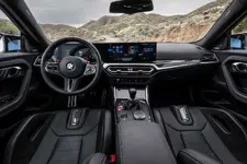 -bmw-m2-zandvoort-blue-on-location-interior-2249px.webp