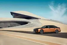 P90500581-the-bmw-i7-m70-xdrive-04-2023-2248px.webp