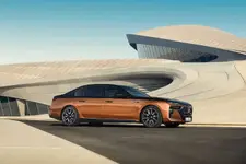 P90500594-the-bmw-i7-m70-xdrive-04-2023-2249px.webp