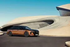 P90500598-the-bmw-i7-m70-xdrive-04-2023-2248px.webp
