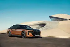 P90500599-the-bmw-i7-m70-xdrive-04-2023-2248px.webp