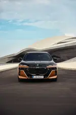 P90500610-the-bmw-i7-m70-xdrive-04-2023-1000px.webp