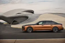 P90500614-the-bmw-i7-m70-xdrive-04-2023-2248px.webp