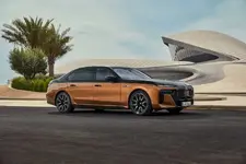 P90500615-the-bmw-i7-m70-xdrive-04-2023-2248px.webp