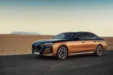 P90500807-the-bmw-i7-m70-xdrive-04-2023-2250px.webp