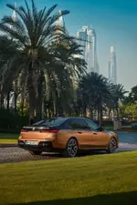 P90500836-the-bmw-i7-m70-xdrive-04-2023-1000px.webp