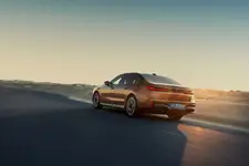 P90500802-the-bmw-i7-m70-xdrive-04-2023-2250px.webp