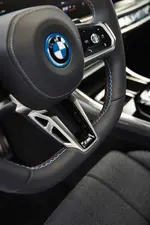 P90500799-the-bmw-i7-m70-xdrive-04-2023-1000px.webp