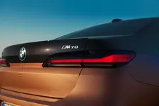 P90500788-the-bmw-i7-m70-xdrive-04-2023-2249px.webp