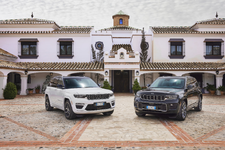 Grand Cherokee Hero Shot 01_HR.webp