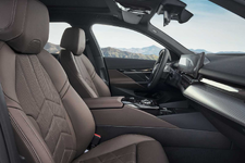33-the-new-bmw-i5-edrive40-interior-05-2023-2250px.webp