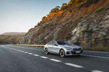 012-the-new-bmw-i5-edrive40-driving-05-2023-2250px.webp