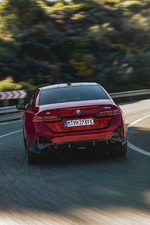 7-the-new-bmw-i5-m60-xdrive-driving-05-2023-1000px.webp